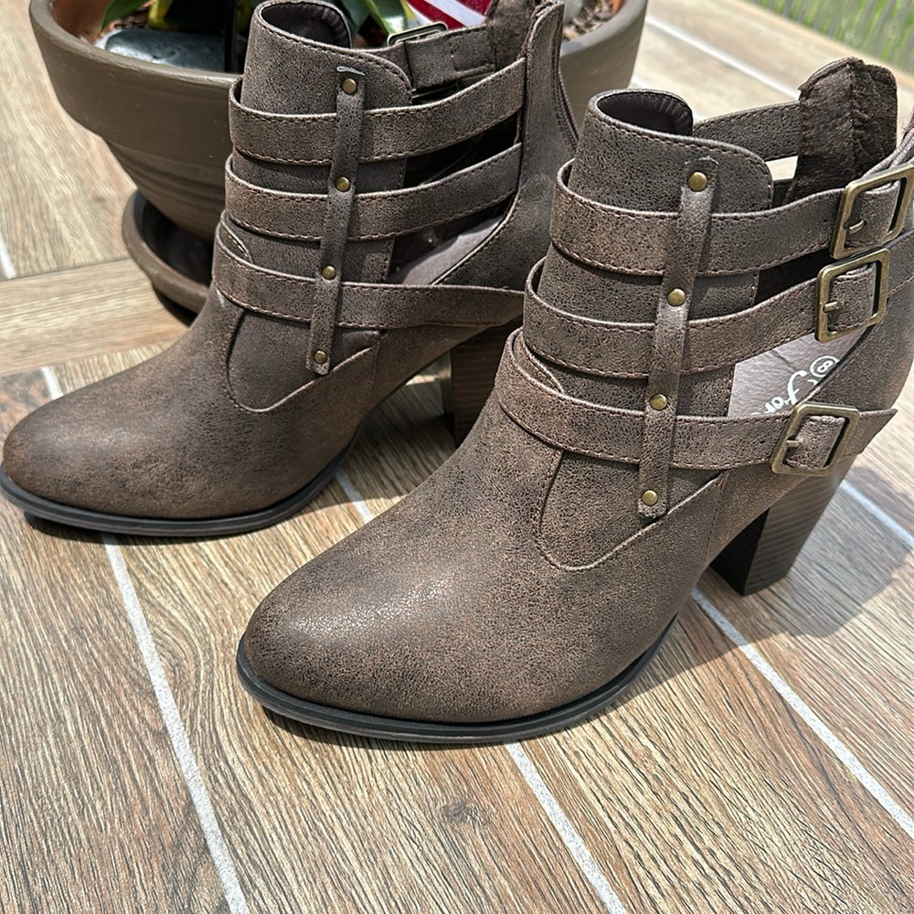 Forever ankle boots brown size 8